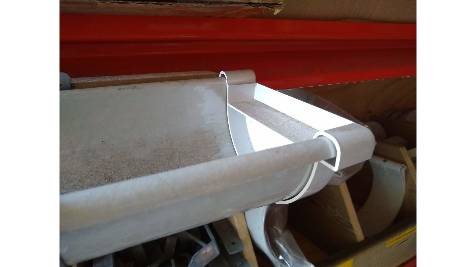 Dakgoot G250 Wit/Grijs Zijkant op=op
