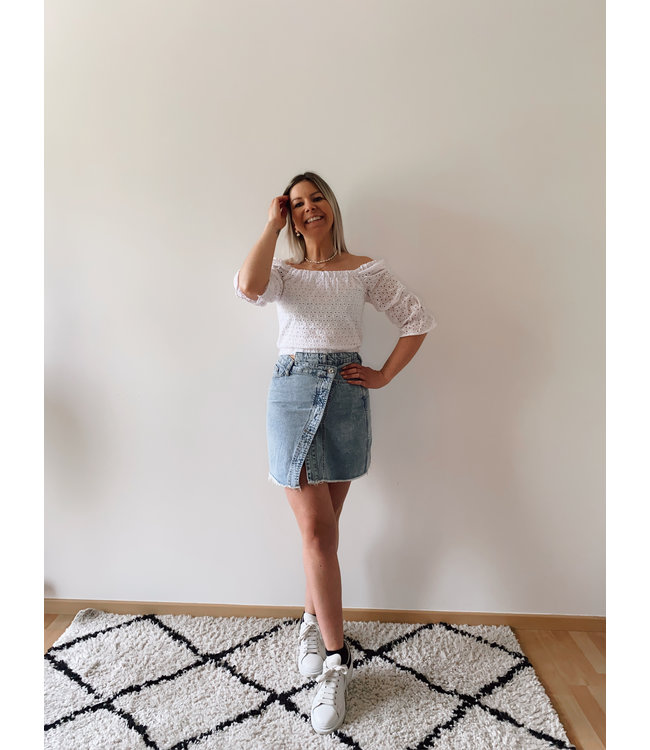 Broderie crop top