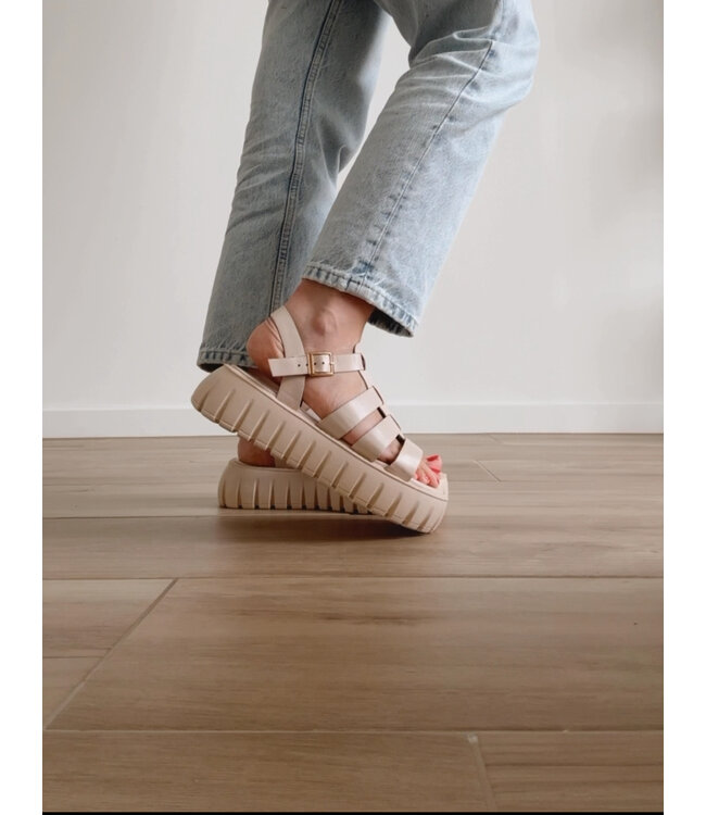 Chunky sandals beige
