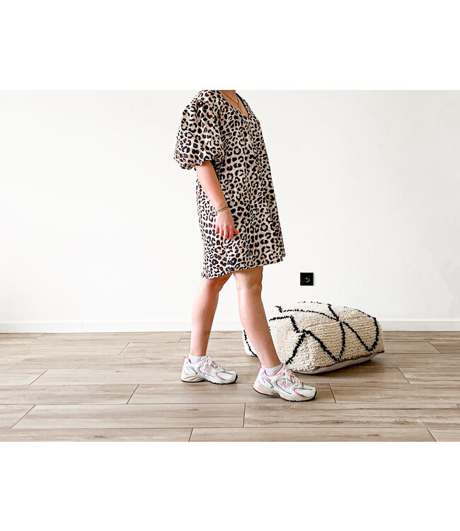 Puffsleeve leo dress