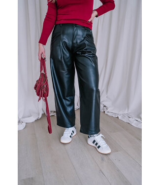 Baggy leatherlook pants
