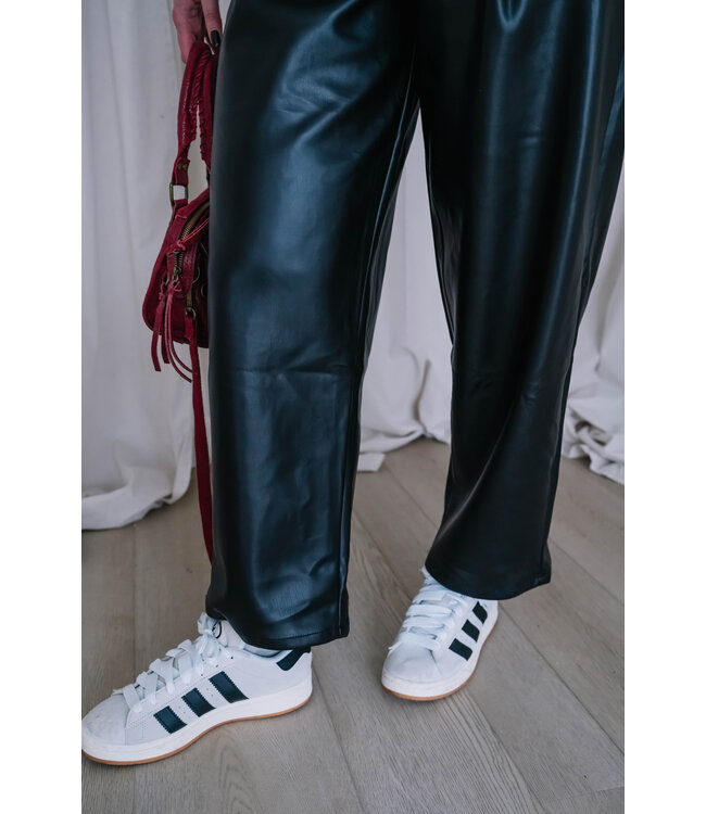 Baggy leatherlook pants