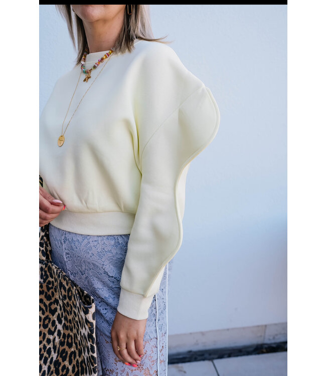 Cropped sweater special sleeves yellow