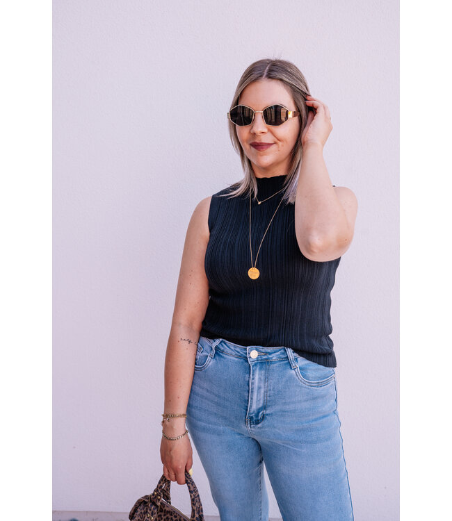 Basic ripped top black