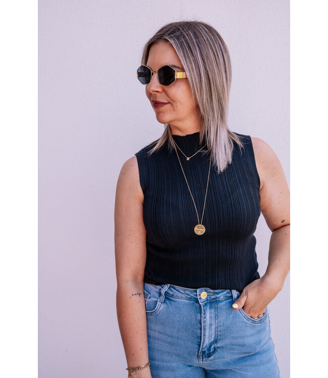 Basic ripped top black