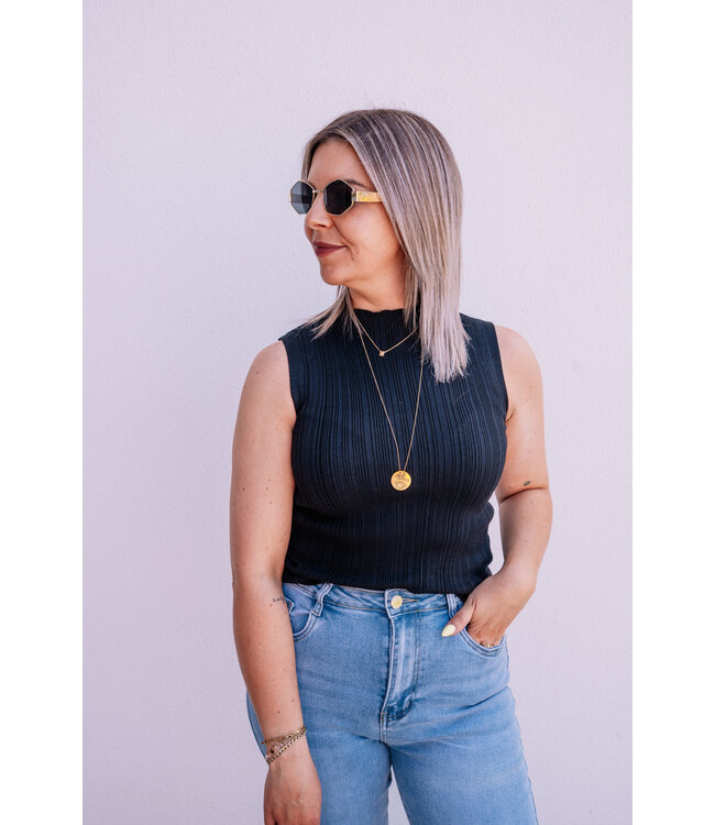 Basic ripped top black