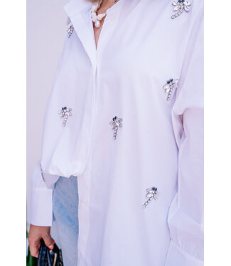 White shirt cute details