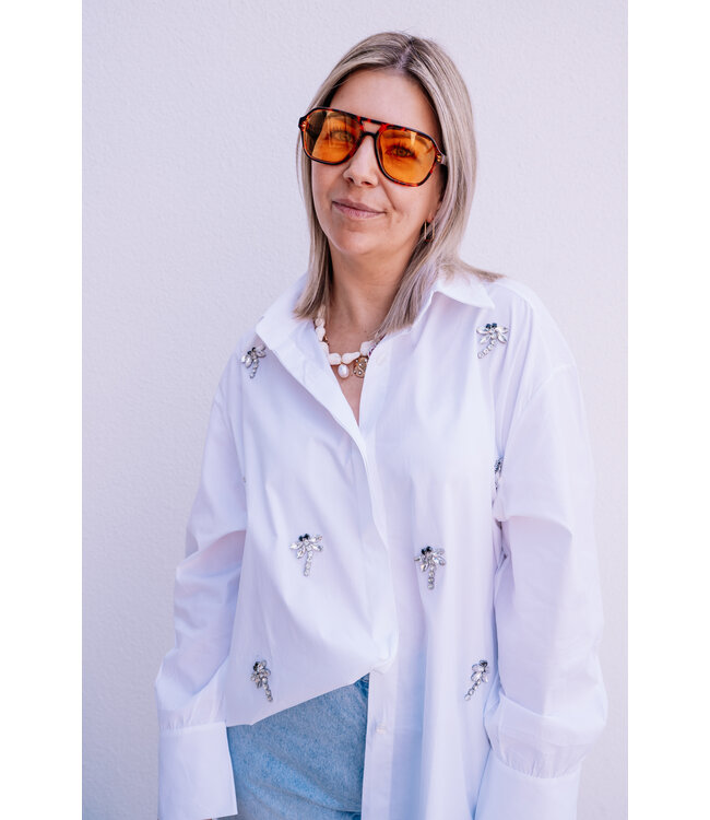 White shirt cute details