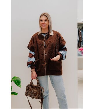 Sleeveless teddy jacket brown