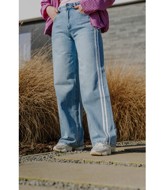 Wide jeans stripes