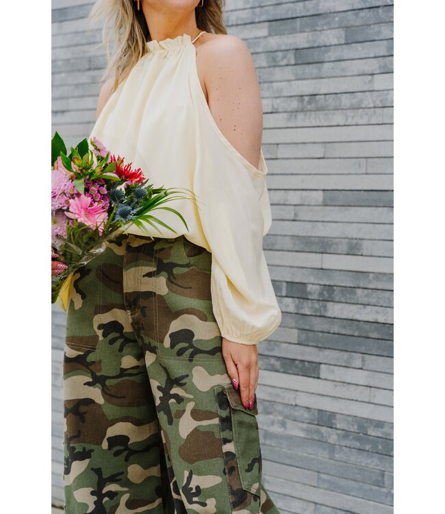 Going out blouse soft yellow