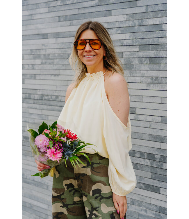 Going out blouse soft yellow