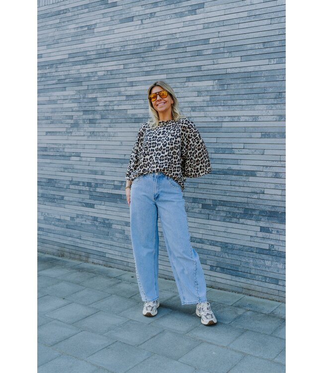 Oversized leo t-shirt