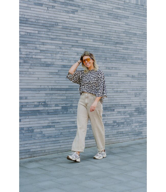 Oversized leo t-shirt