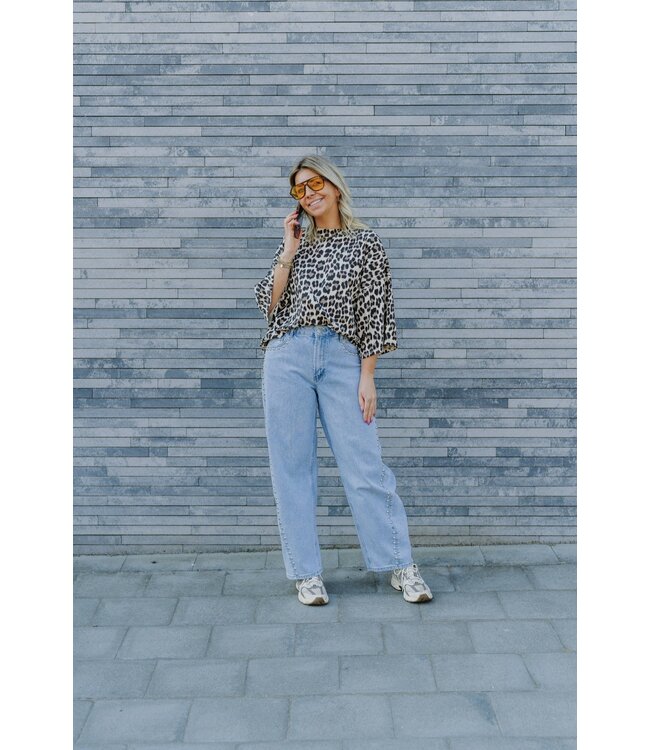 Oversized leo t-shirt