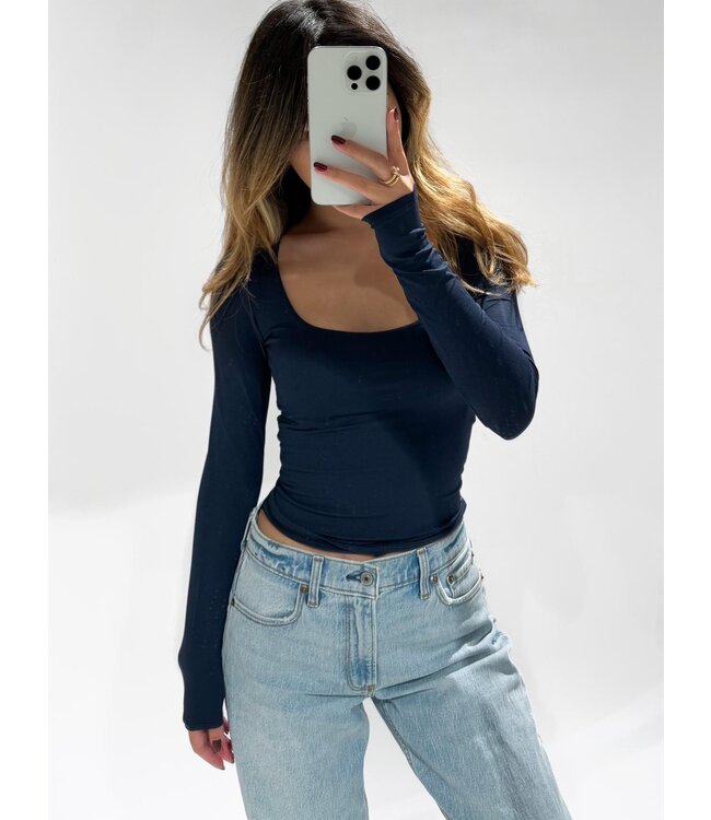 (PRE-ORDER) MILA TOP - NAVY