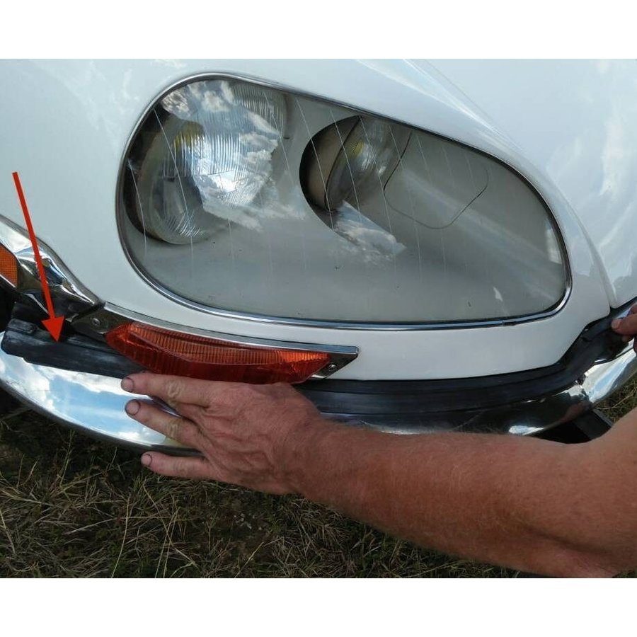 Rubber tussen voorscherm en bumper, links  Citroen ID/DS vanaf 69-4