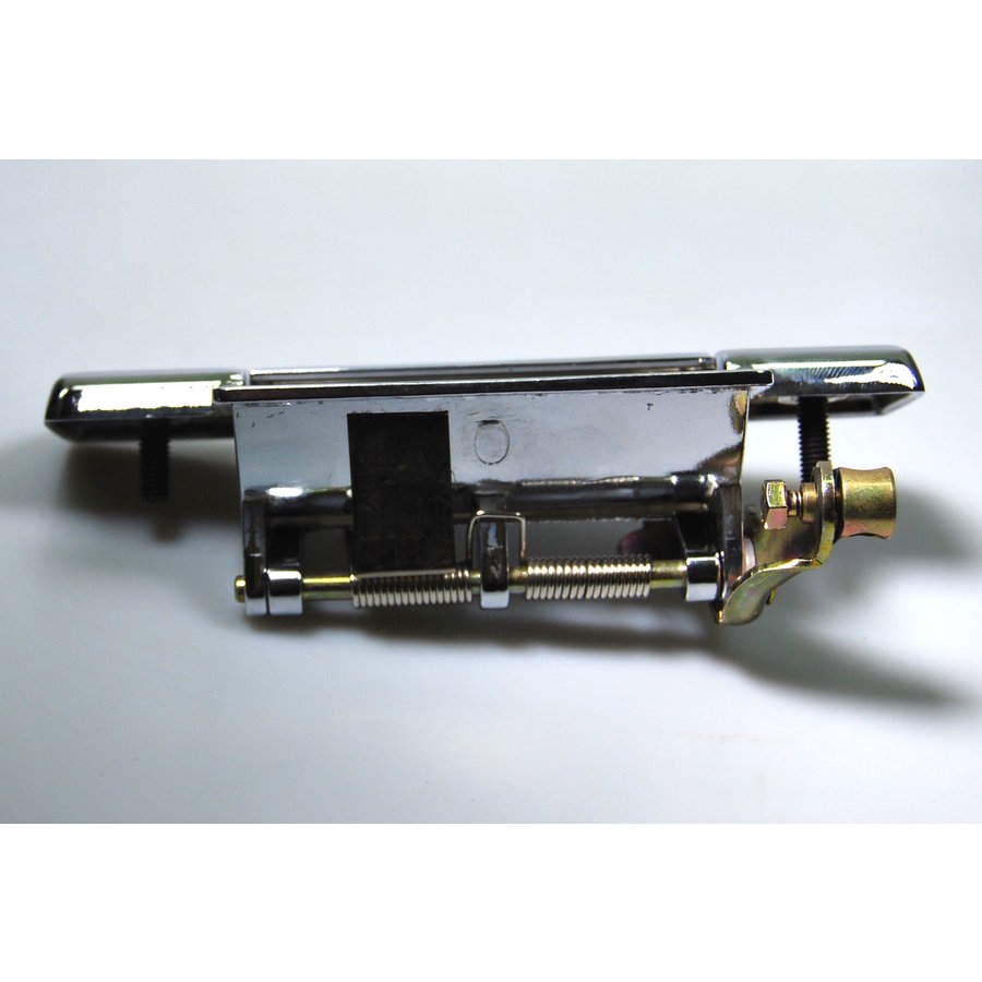 Door handle Left outside on the left (top quality). The handles are identically constructed in front and rear.  There is a difference between left and right.Suitable for Citroen DS, starting from year of construction 1972. Price per piece.  These handles-3