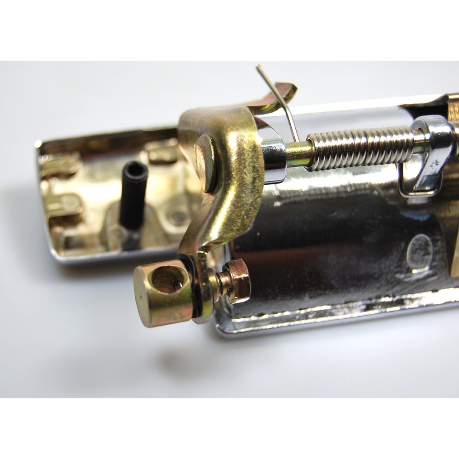 Deurklink buiten, links. Voor en achter zijn hetzelfde. Voor DS vanaf 1972. Prijs is per stuk.  Dit is een reproductie van goede kwaliteit-5