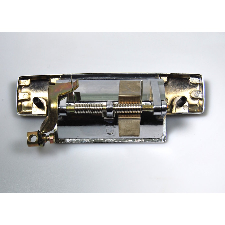 Door handle right outside on the left (top quality). The handles are identically constructed in front and rear.  There is a difference between left and right.Suitable for Citroen DS, starting from year of construction 1972. Price per piece.  These handles-4