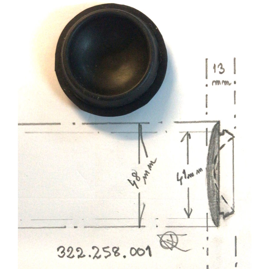 Rubber plug in water gutter above 4 th cilinder original part! Citroën ID/DS-2