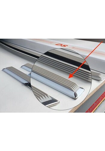  Citroën ID/DS 322.369.502: Strippenset, middenlijst, 8 delig, roestvrijstaal, 33 mm breed met wit rubber. Deze set kan gelijmd worden of met dubbelzijdig tape bevestigd worden.  BREAK. ID/DS. 