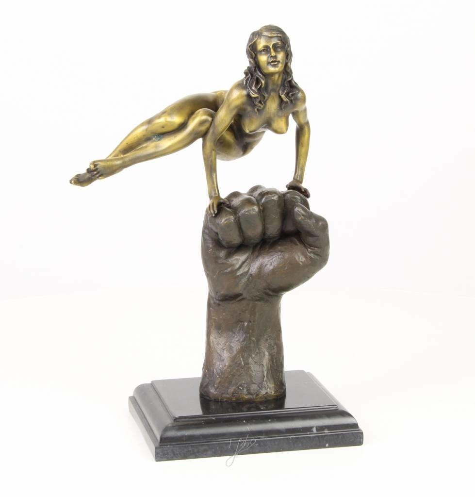 Bronzen beeld Vrouw op vuist | Eliassen - Eliassen & Garden