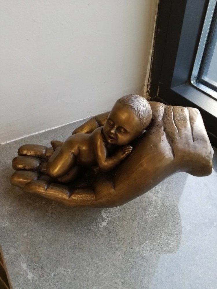 dwaas Citroen bod Baby in der Hand Bronze - Eliassen Home & Garden Pleasure