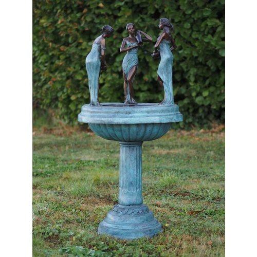 Eliassen Bronzen fontein met 3 vrouwen Eliassen Bronzen fontein met 3 vrouwen