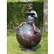 Eliassen Bronzejunge auf Globus Eliassen Bronzejunge auf Globus