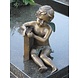 Eliassen Grafbeeld kleine engel zittend brons Eliassen Grafbeeld kleine engel zittend brons