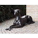 Liegender Hund aus Bronze nach rechts Liegender Hund aus Bronze nach rechts
