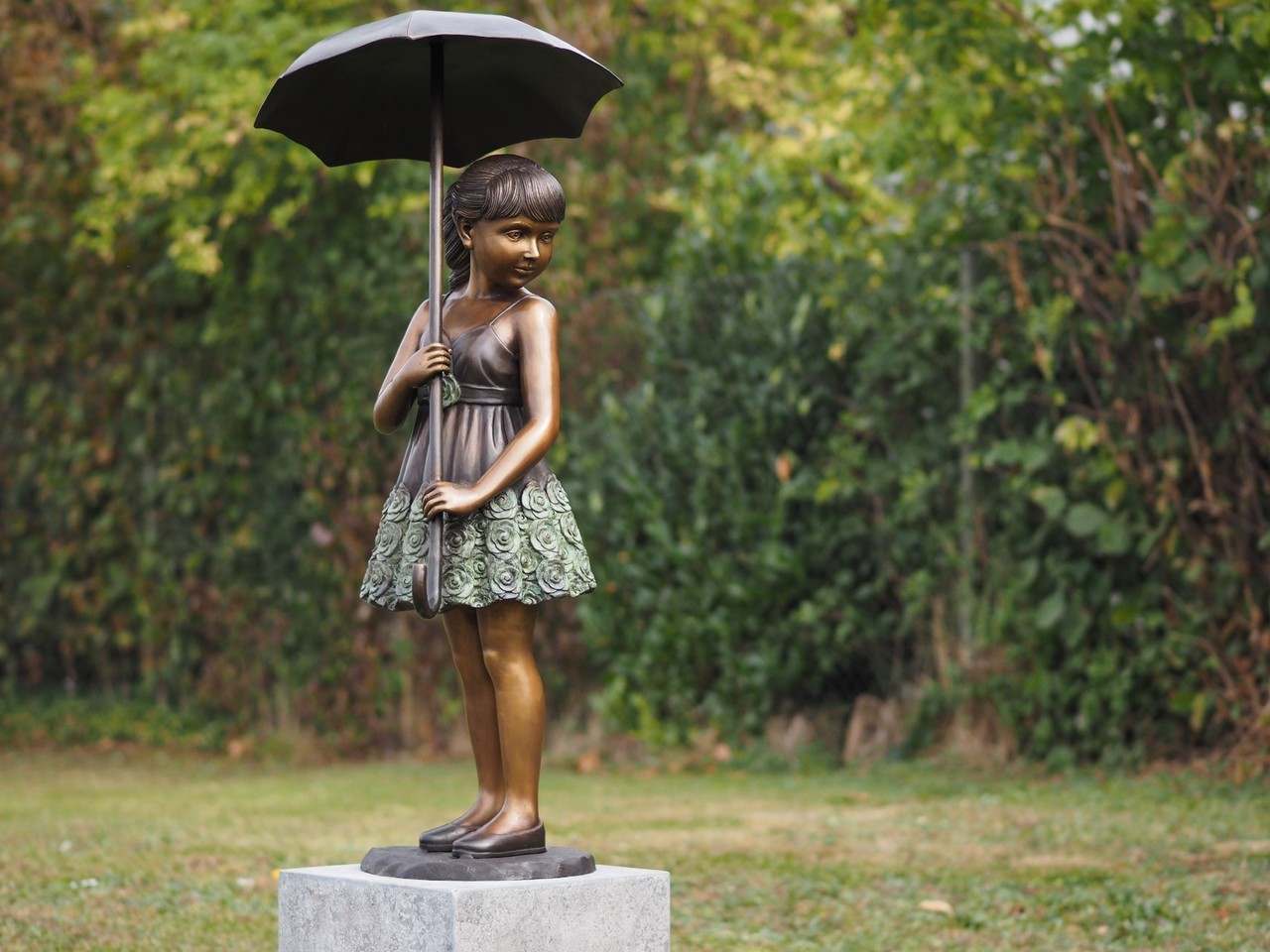 betaling vrijwilliger Bevoorrecht Bronzen meisje met paraplu | Eliassen - Eliassen Home & Garden Pleasure
