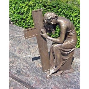 Eliassen Grave image lady next to cross bronze