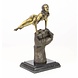 Bronzen beeld Vrouw op vuist Bronzen beeld Vrouw op vuist