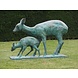 Bronzen ree met baby Bronzen ree met baby