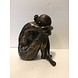 Bronzen verdrietig meisje Bronzen verdrietig meisje