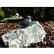 Bronzen beeld vogel op blauwe steen Bronzen beeld vogel op blauwe steen