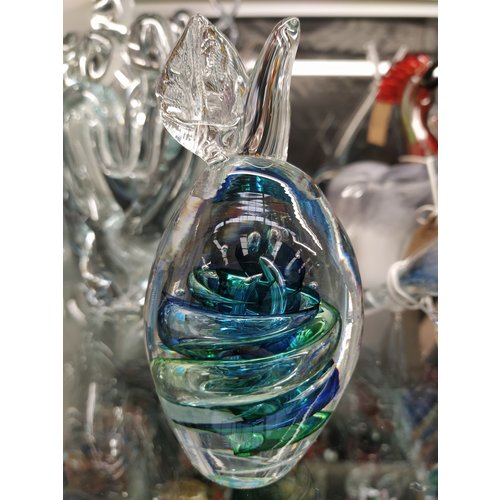 Kristallglasstatue Fruchtpflaume grün / blau 13 cm