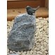 Bronzen Mus op hoge steen Bronzen Mus op hoge steen