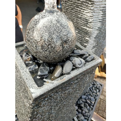 Eliassen Moderne Terrasfontein graniet Doubles