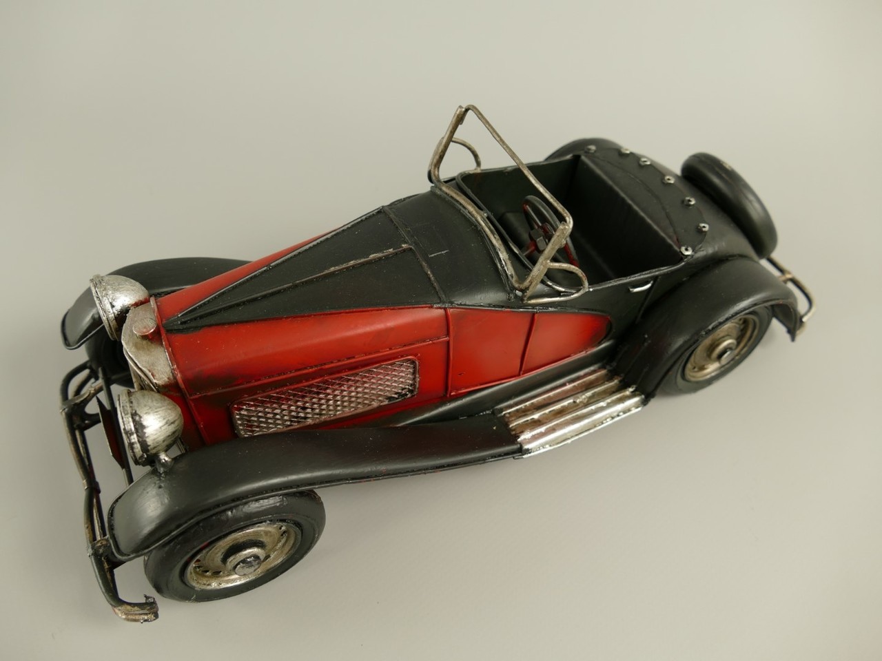 Miniature model Antique car - Eliassen Home & Garden Pleasure