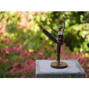 Bronzener Ballerina-Fuß hoch
