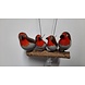 4 metalen vogeltjes op een takje oranje/bruin/wit 4 metalen vogeltjes op een takje oranje/bruin/wit
