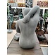 Beeld zittende en krabbende vrouw grijs 66cm Beeld zittende en krabbende vrouw grijs 66cm
