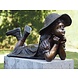 Liegendes Mädchen aus Bronze Liegendes Mädchen aus Bronze