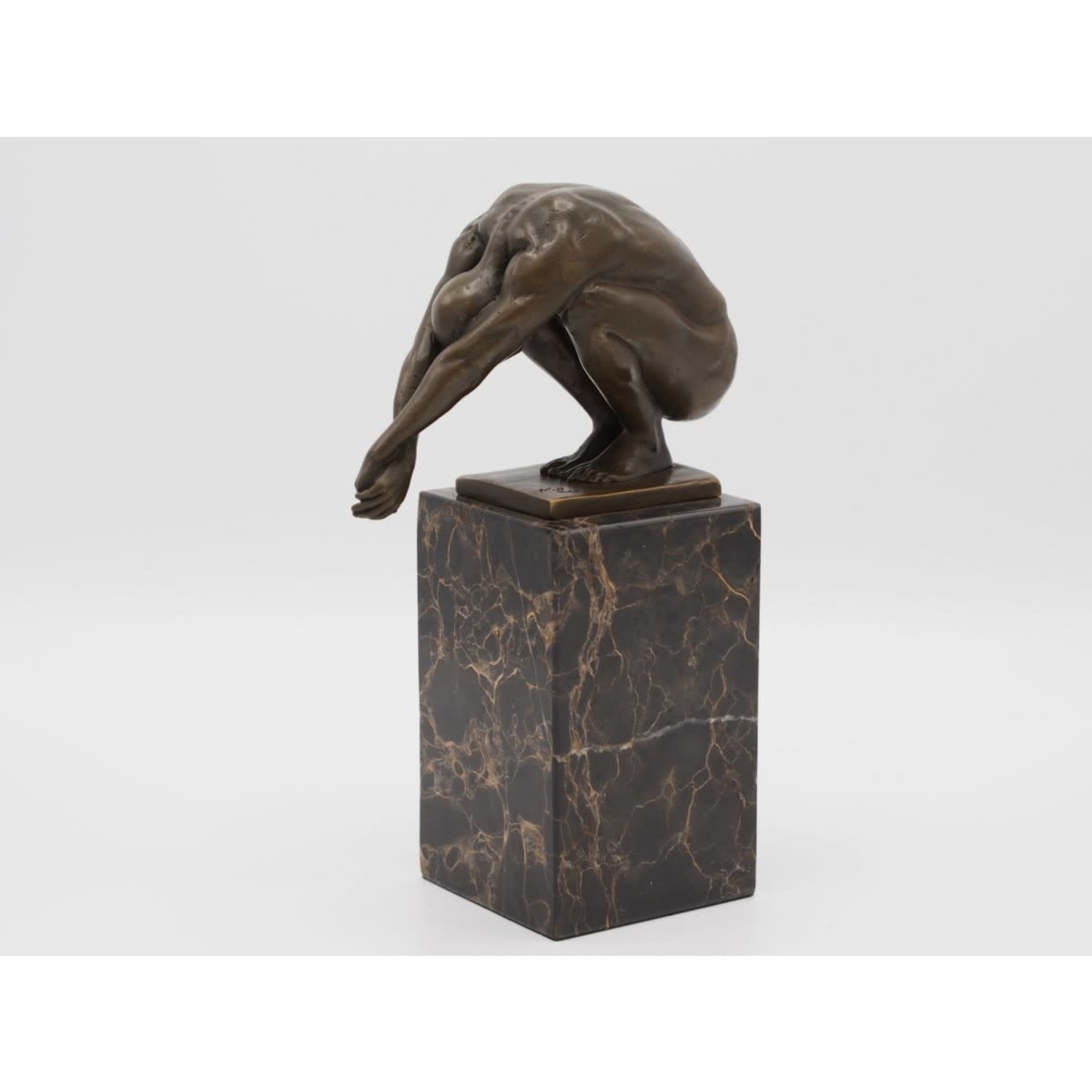 toegang Misleidend Persoon belast met sportgame Bronzen beeld Duiker op marmer sokkel - Eliassen Home & Gardenpleasure -  Eliassen Home & Garden Pleasure