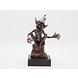 Bronzeskulptur Pixie sitzt auf einem Stein Bronzeskulptur Pixie sitzt auf einem Stein
