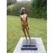 Bronzeskulptur einer stehenden nackten Frau Bronzeskulptur einer stehenden nackten Frau
