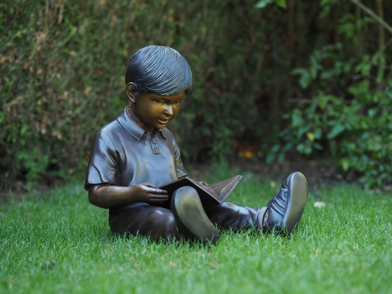 Bronze sculpture Reading boy Eliassen Home & Garden Pleasure